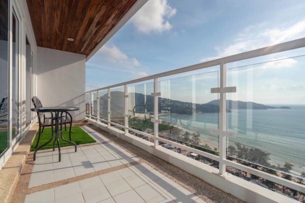 Aluminium-balustrades-are-practical-and-contemporary