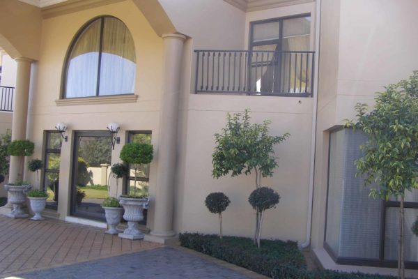 aluminum windows Aluminum doors