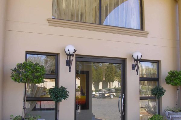 aluminum windows Aluminum doors