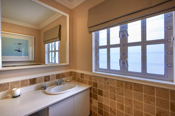 aluminum windows Aluminum doors