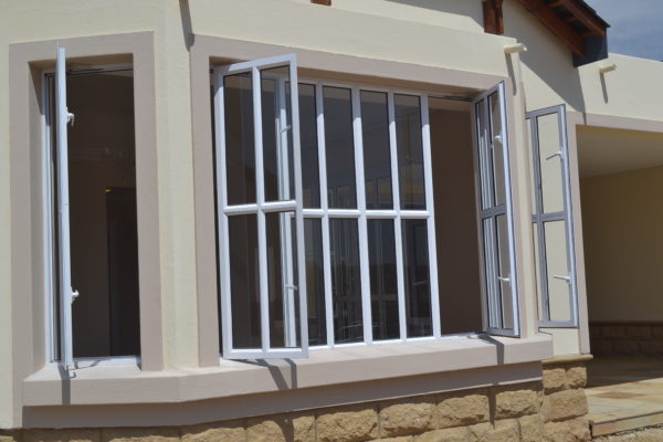 aluminum windows Aluminum doors