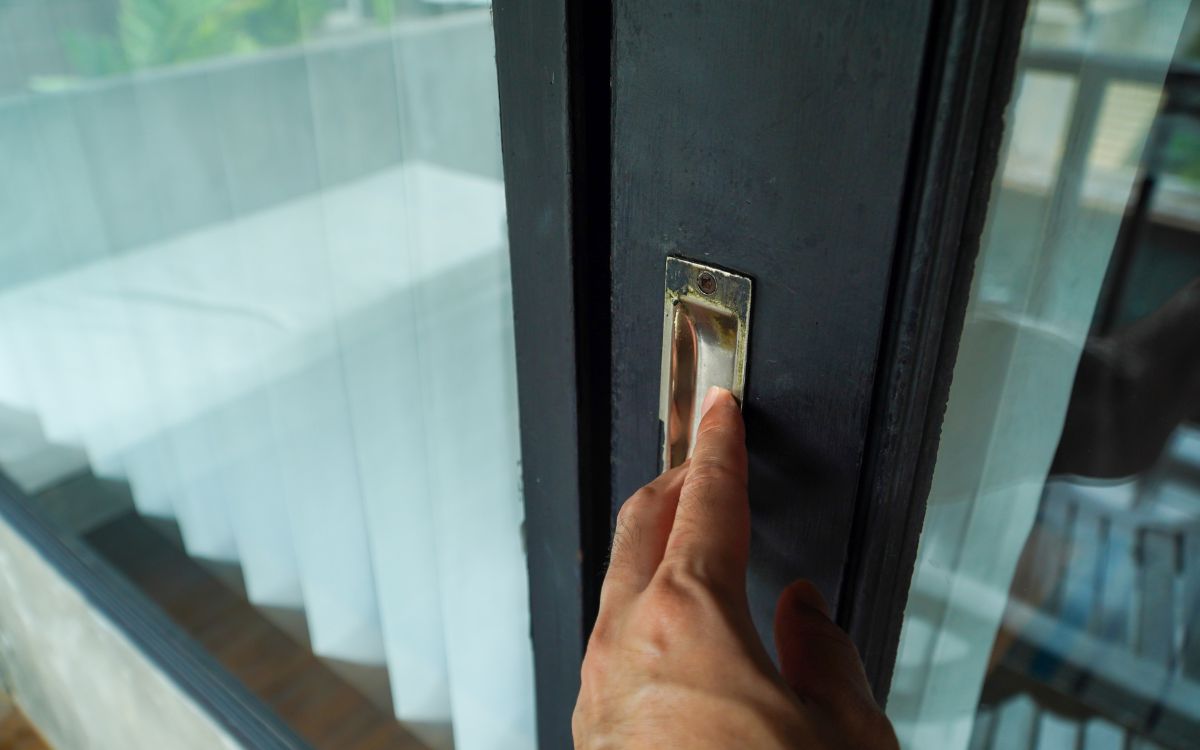 aluminium door locks and handles