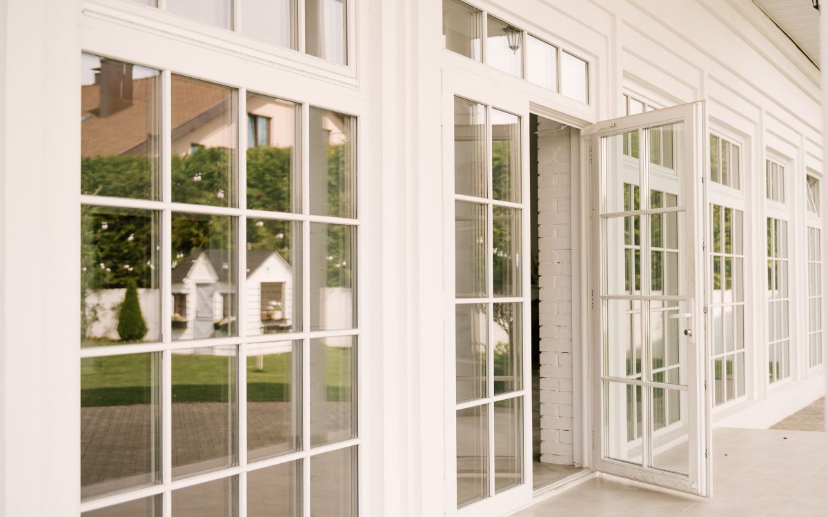 aluminium pivot doors
